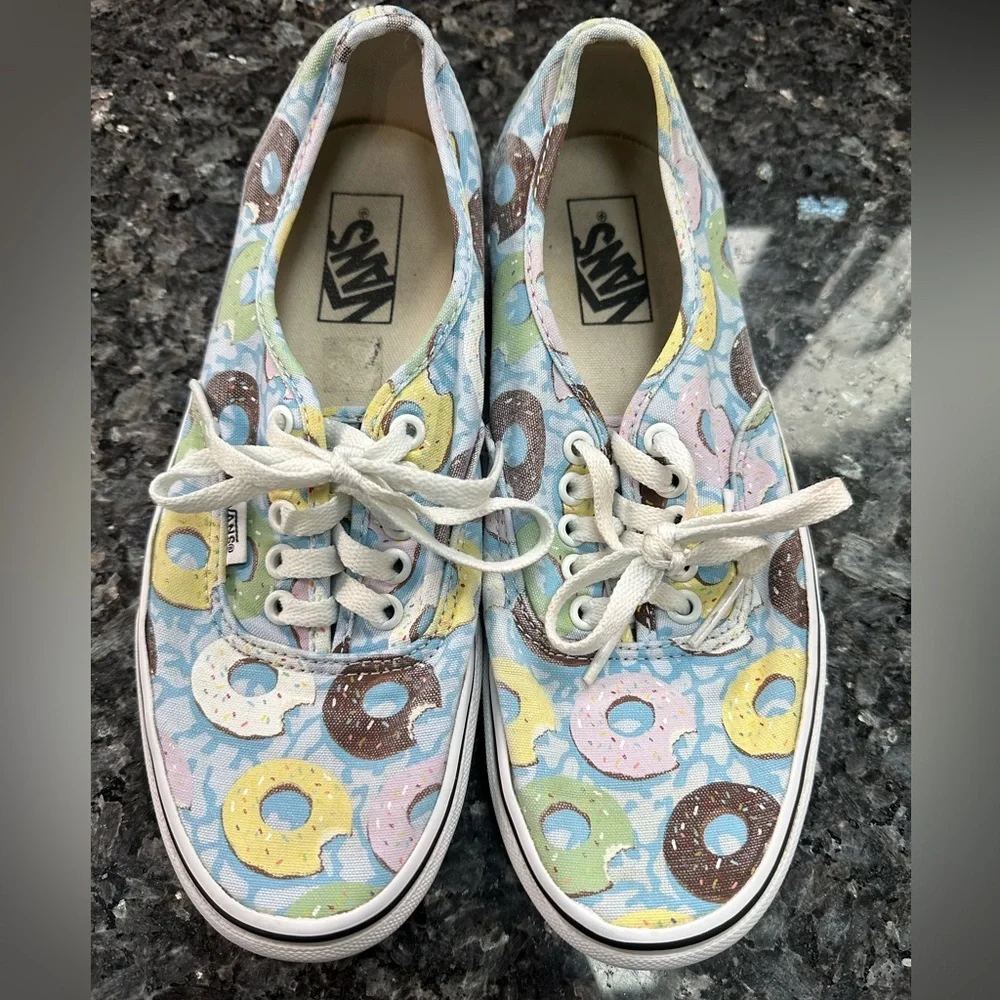 VANS RARE Authentic Donuts Munchies Sprinkles Shoes Size 7.5 Men's 9 Women's